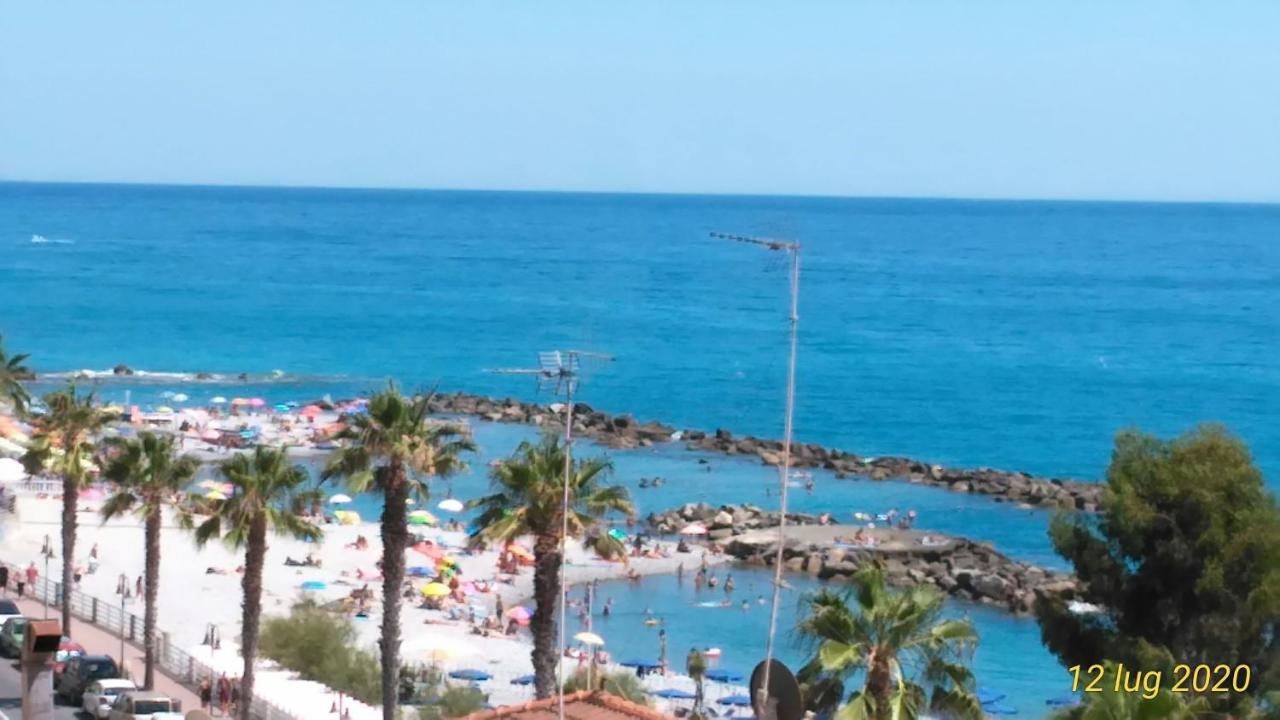 Casa Al Mare Apartment Ventimiglia Bagian luar foto