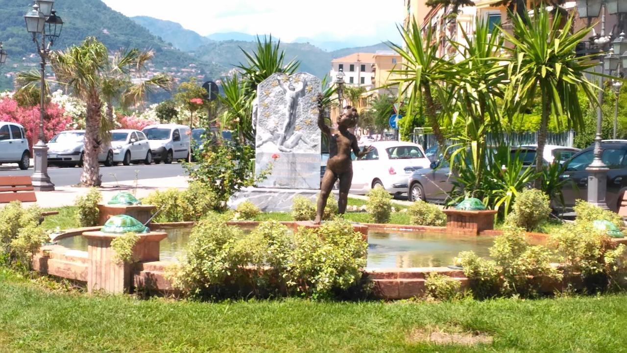 Casa Al Mare Apartment Ventimiglia Bagian luar foto