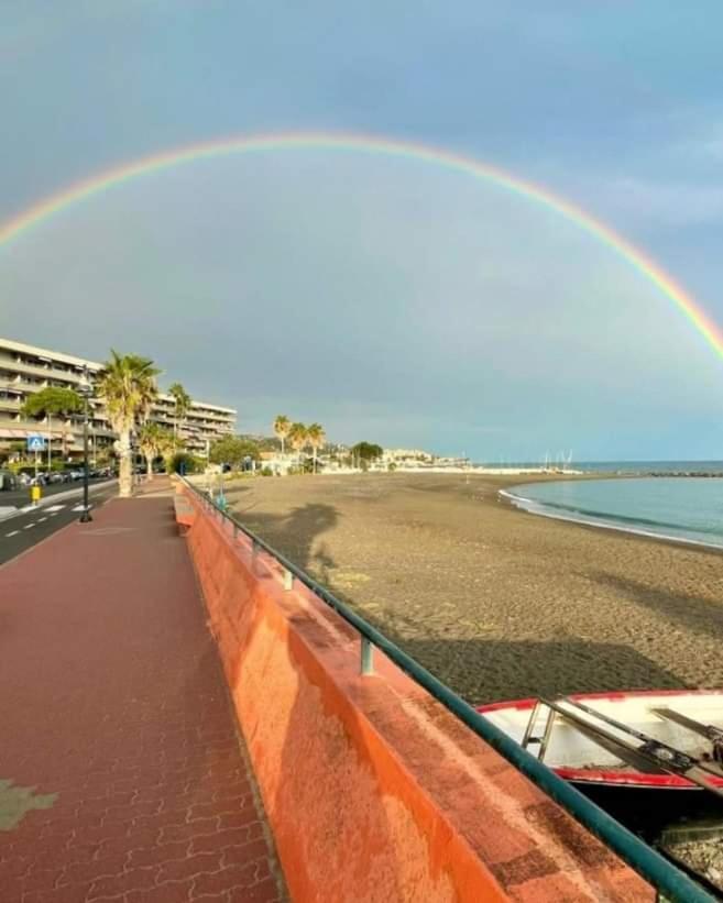 Casa Al Mare Apartment Ventimiglia Bagian luar foto
