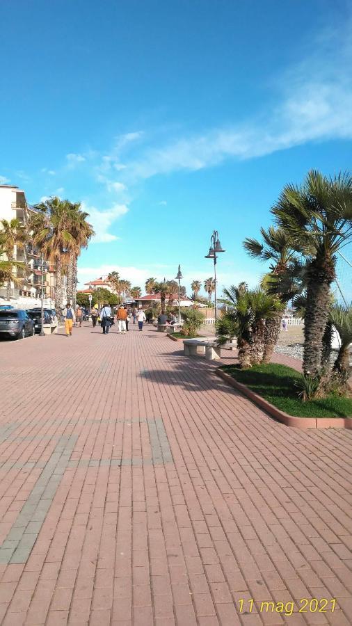 Casa Al Mare Apartment Ventimiglia Bagian luar foto