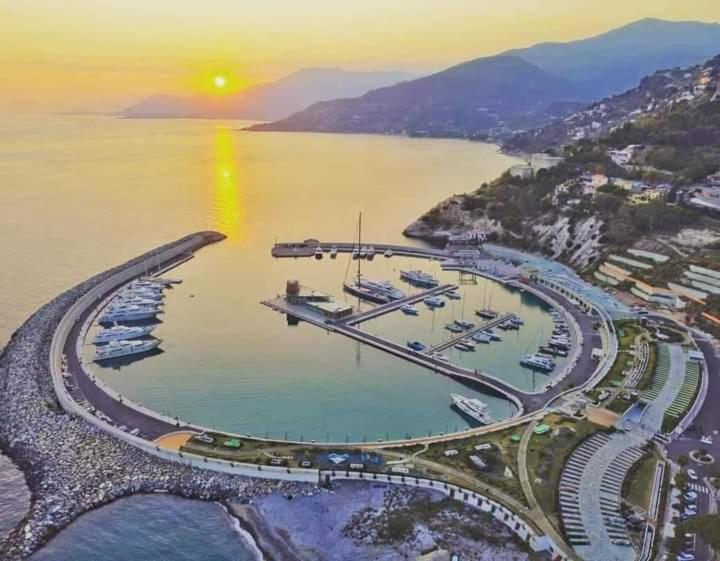 Casa Al Mare Apartment Ventimiglia Bagian luar foto