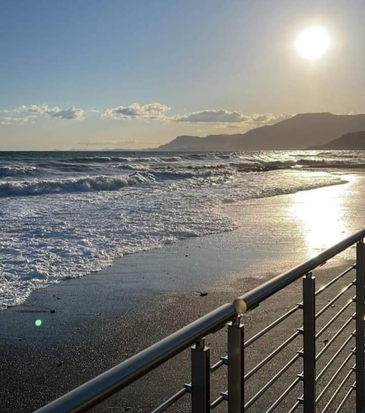 Casa Al Mare Apartment Ventimiglia Bagian luar foto