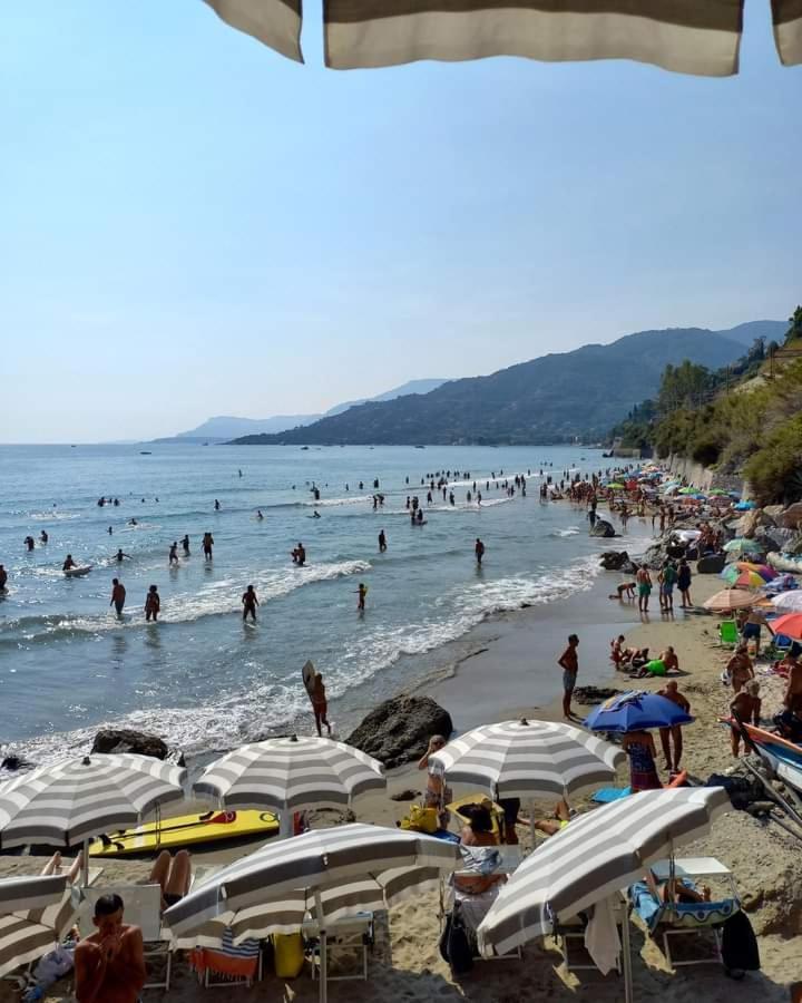 Casa Al Mare Apartment Ventimiglia Bagian luar foto