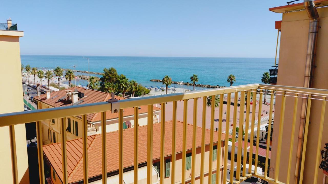 Casa Al Mare Apartment Ventimiglia Bagian luar foto