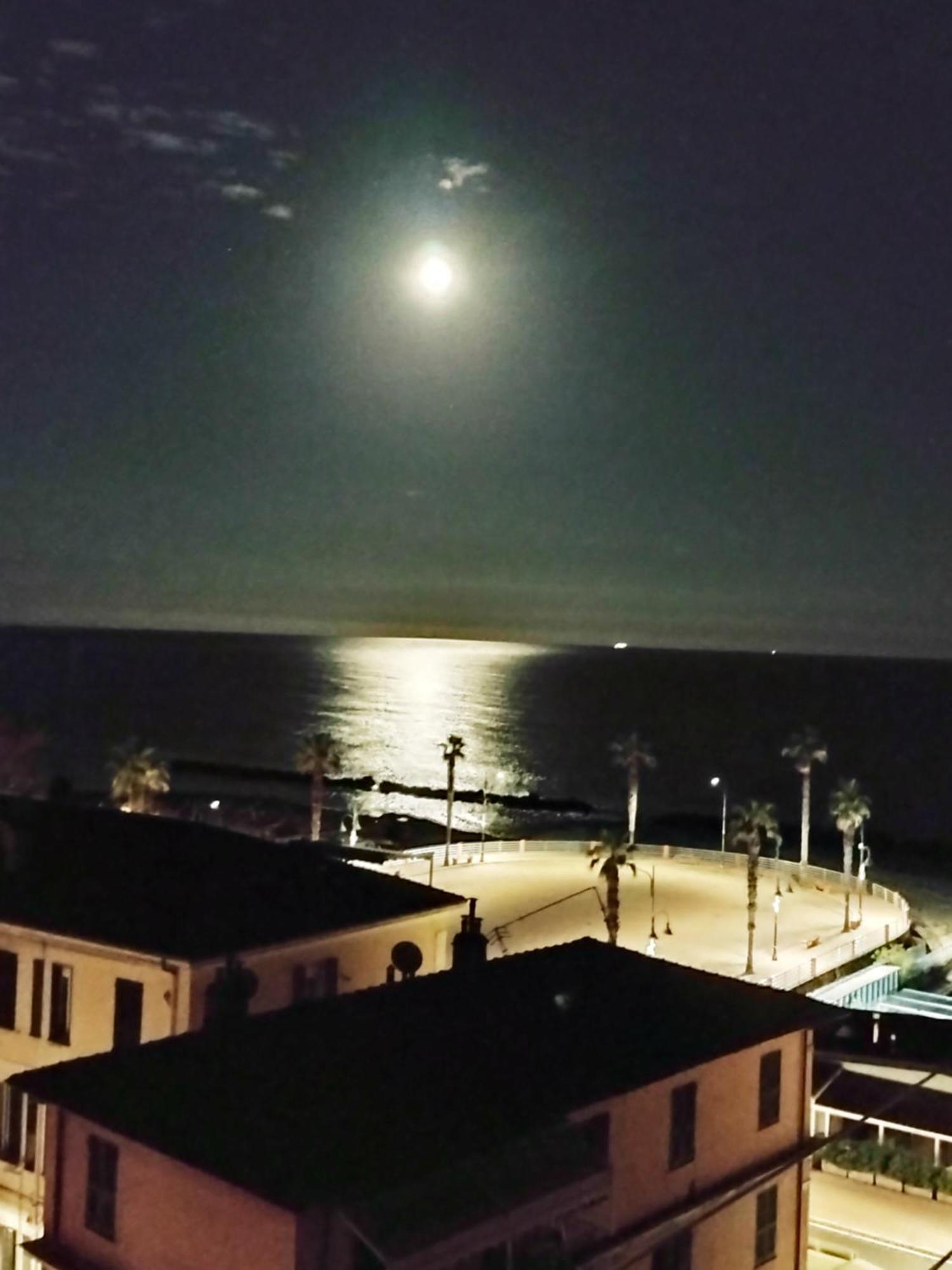 Casa Al Mare Apartment Ventimiglia Bagian luar foto