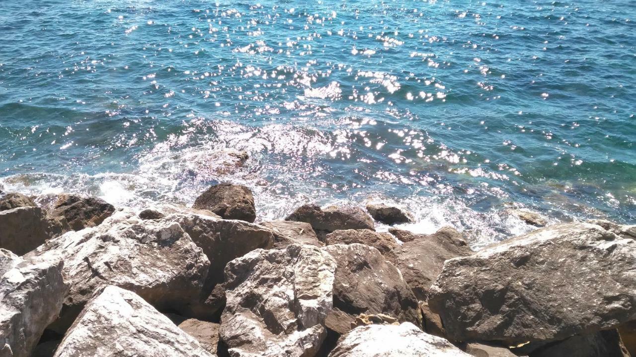 Casa Al Mare Apartment Ventimiglia Bagian luar foto