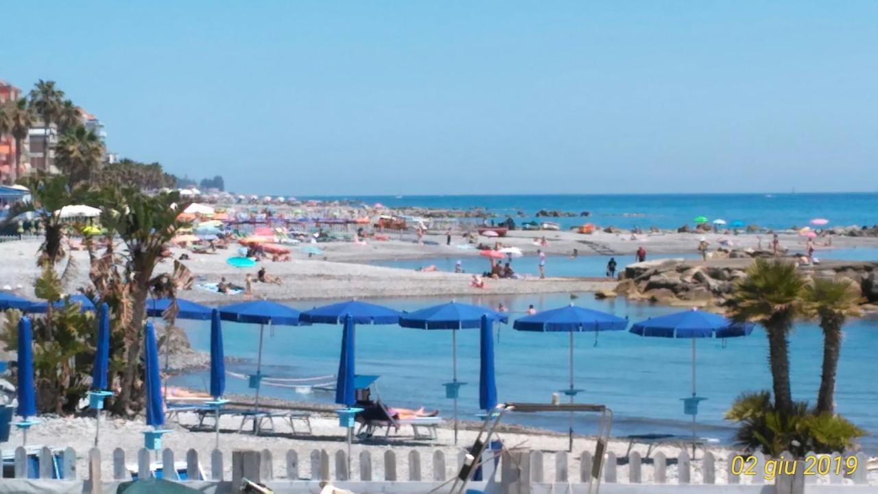 Casa Al Mare Apartment Ventimiglia Bagian luar foto