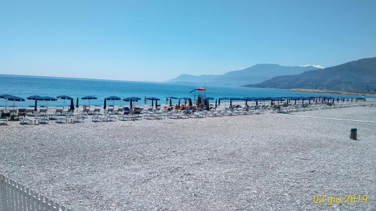 Casa Al Mare Apartment Ventimiglia Bagian luar foto